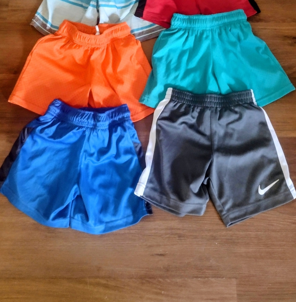 Boys 8p Mixed Lot Shorts Size 4/5 - Picture 3 of 3